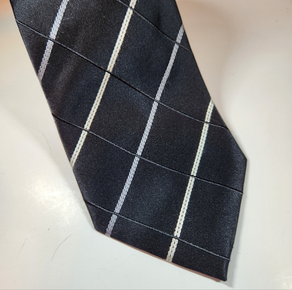 Geoffrey Beene BlackTie with Light Stripes
